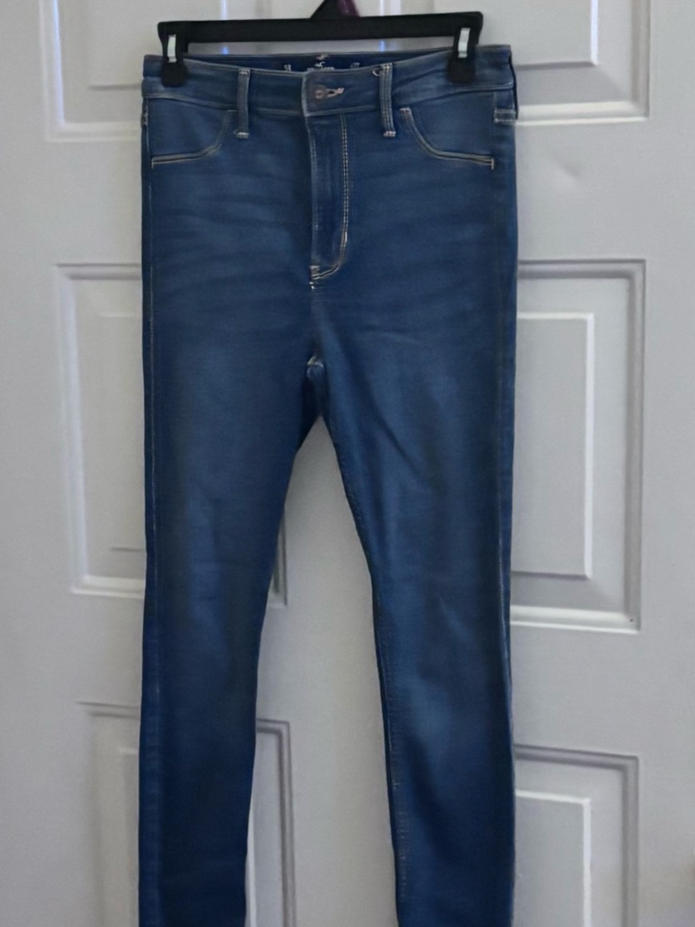 Hollister Women's Skinny Jeans in Blue Wash - Picture 2 of 7